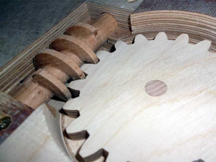 Worm gear milled from wood