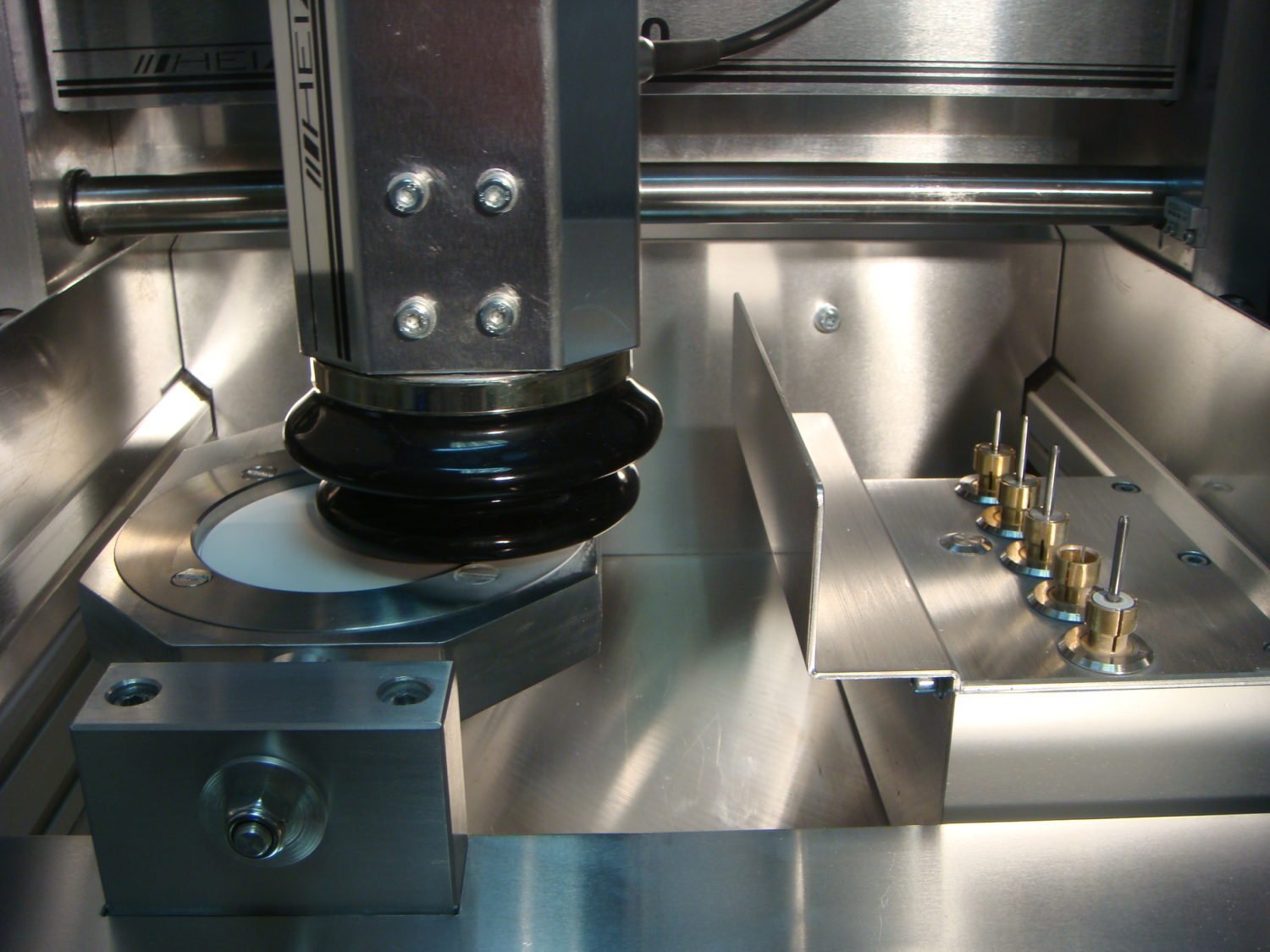 Drehtisch im Einsatz - Dental Maschine Drehtisch im Einsatz - Dental Maschine