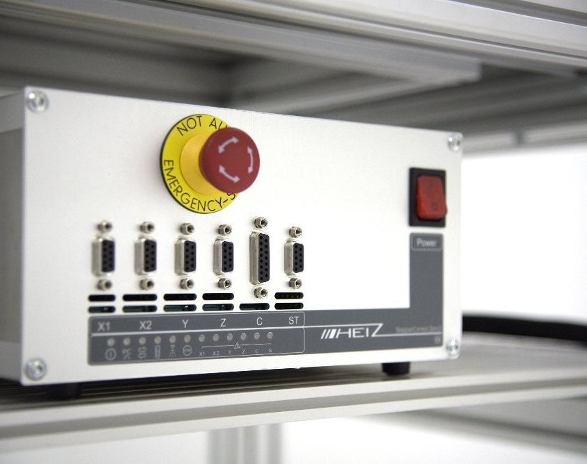 Einhausung mit Regal für cnc-Steuerung Einhausung mit Regal für cnc-Steuerung