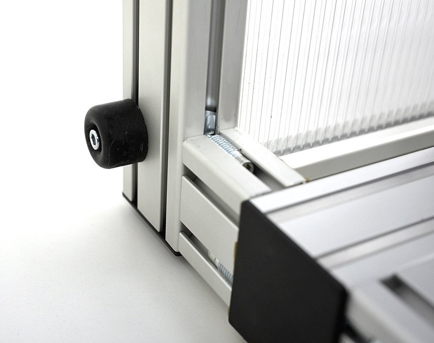 Einhausung verbunden mit Maschine - Gummipuffer Einhausung verbunden mit Maschine - Gummipuffer