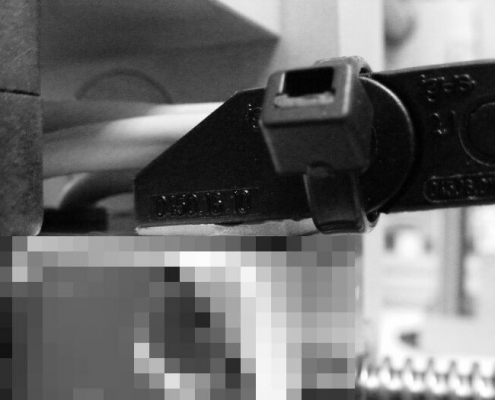 Cable channel fixed with an only 2cm long piece of adhesive tape. Cablechannelfixedwithanonlycmlongpieceofadhesivetape.