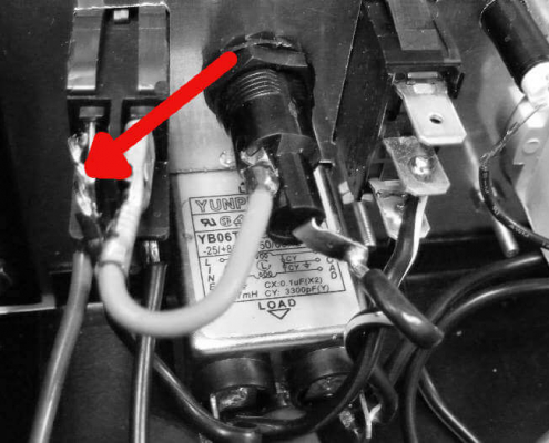 Mangelhafte Verlötungen an 230 Volt stromführenden Komponenten Mangelhafte Verlötungen an 230 Volt stromführenden Komponenten