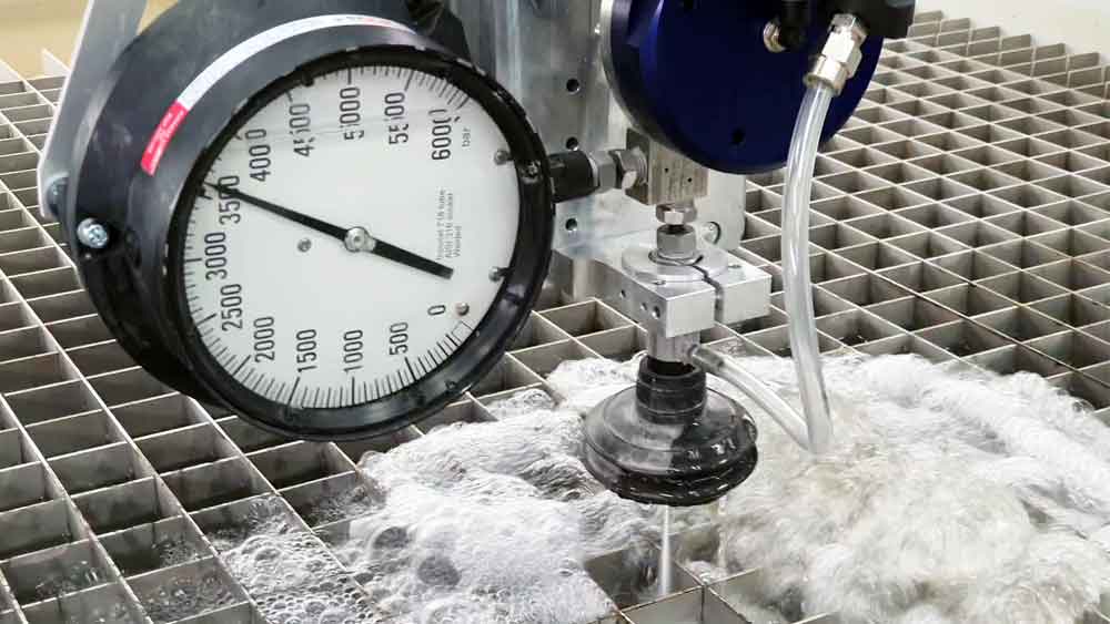 Pressure measurement at the cutting head of the Water Jet Cutter Pressure measurement at the cutting head of the Water Jet Cutter