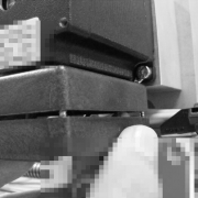 A completely opened distribution box on the x-axle. Acompletelyopeneddistributionboxonthex axle.