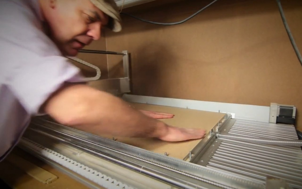 Birkensperrholz auf cnc Maschine-befestigen Birkensperrholz auf cnc Maschine befestigen