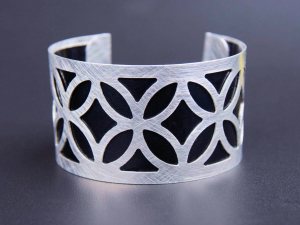 Custom Armreifen im Aluminium Style Custom Armreifen im Aluminium Style