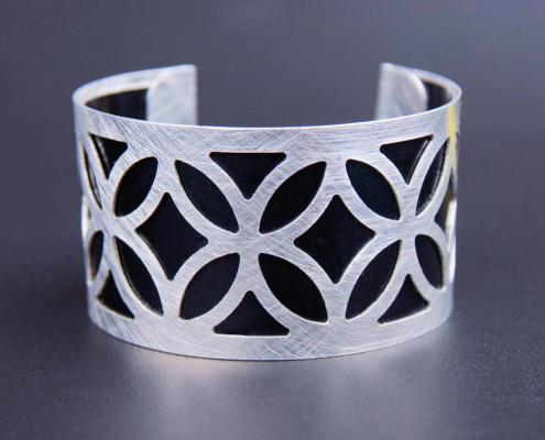 Custom Armreifen im Aluminium Style Custom Armreifen im Aluminium Style