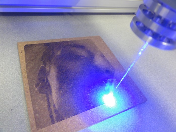 lasergravuren-kork laser engraving