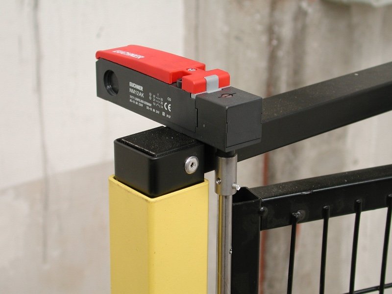 Lichtschranke der Maschinen - Umhausung Lichtschranke der Maschinen - Umhausung