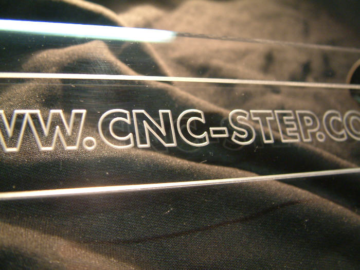 Schrift in Plexiglas gravieren Acrylic glass engraving