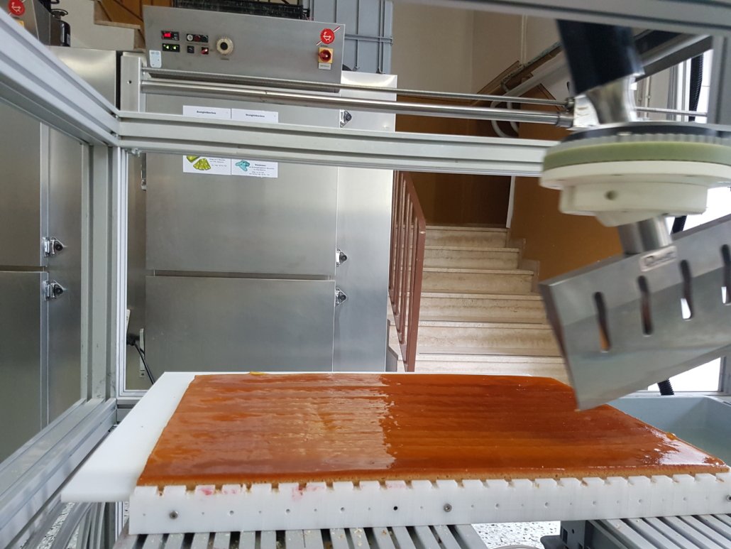 ultrasonic-cutting-cake